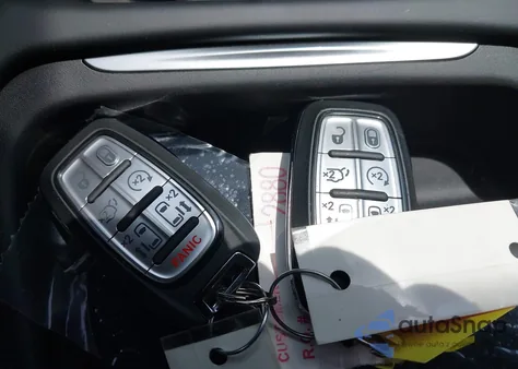 2024 Chrysler Pacifica Touring z USA, uszkodzony, nr VIN 2C4RC1FG3RR154388